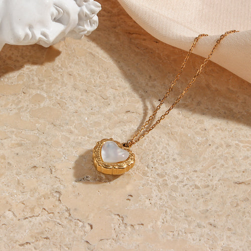 Mother-of-Pearl Heart Pendant in 18K Gold