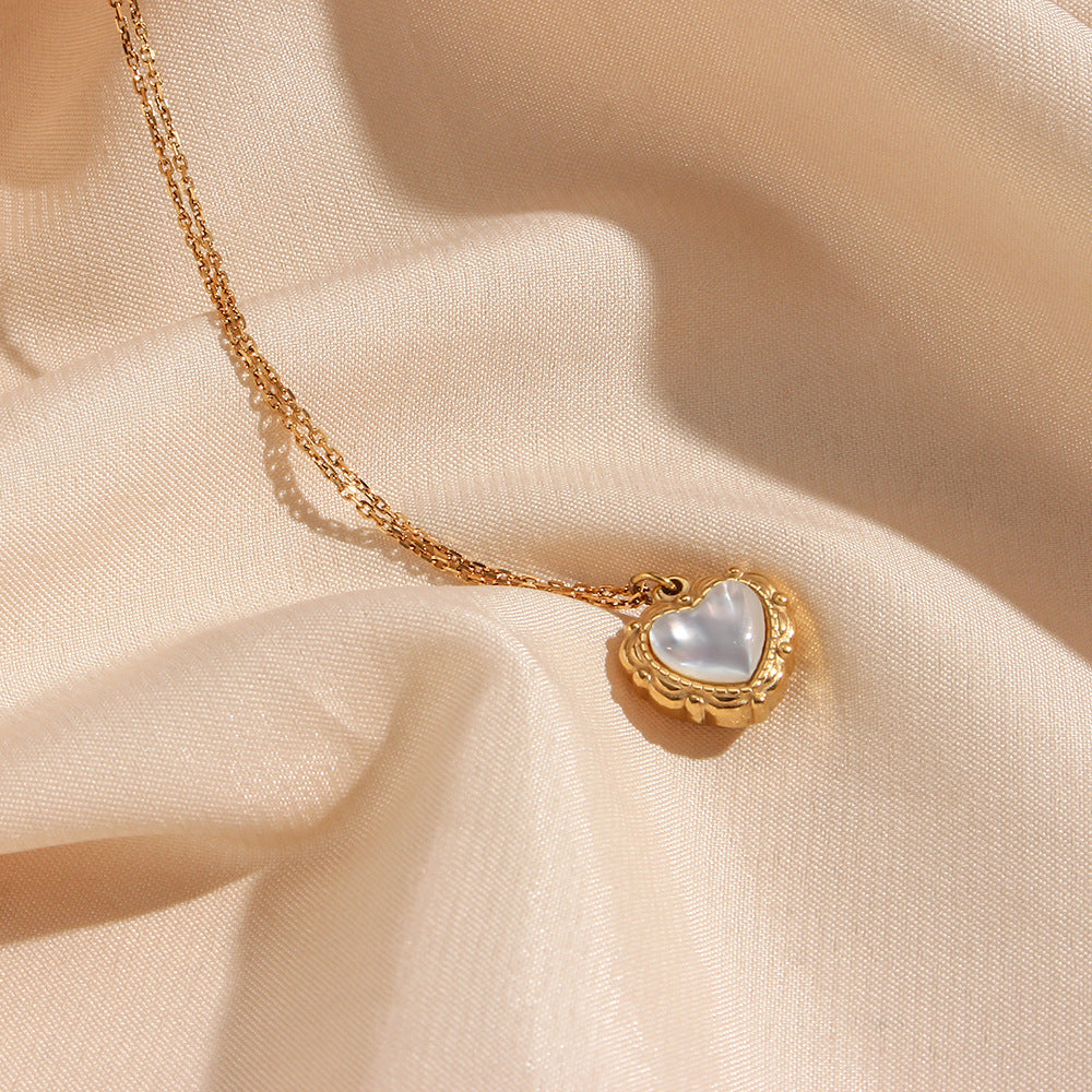 Mother-of-Pearl Heart Pendant in 18K Gold