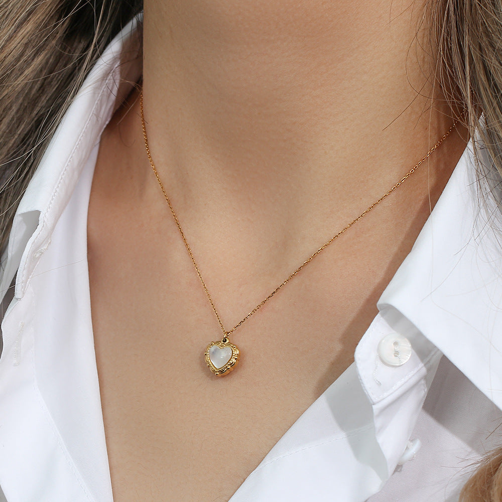 Mother-of-Pearl Heart Pendant in 18K Gold