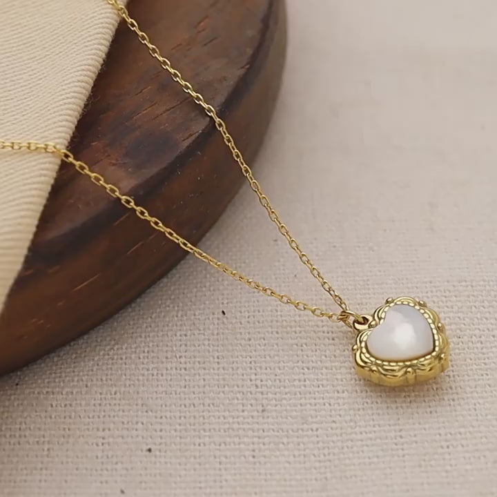 Mother-of-Pearl Heart Pendant in 18K Gold
